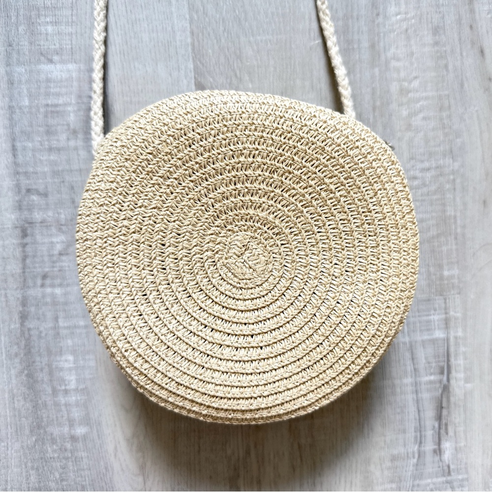 *SOLD* NWOT Round Straw Crossbody Bag